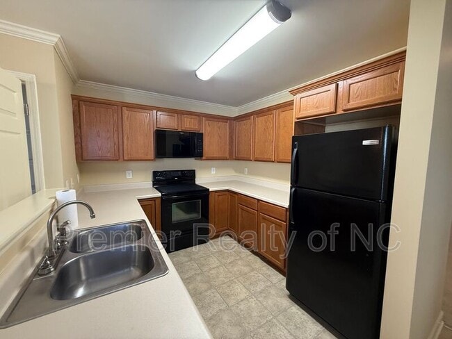 Photo - 607 Westpark Ct