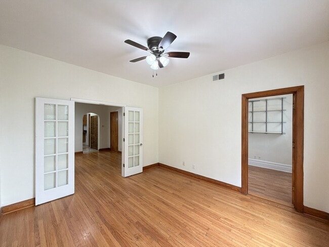 Building Photo - 1531 W Barry Ave Unit J00P