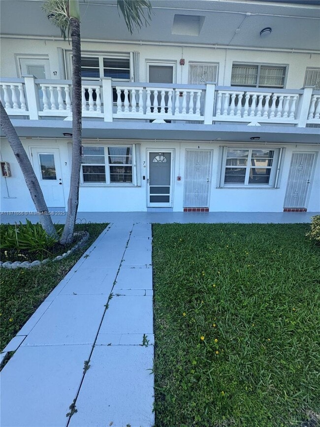 Building Photo - 100 NE 203rd Terrace Unit 6-F Rental