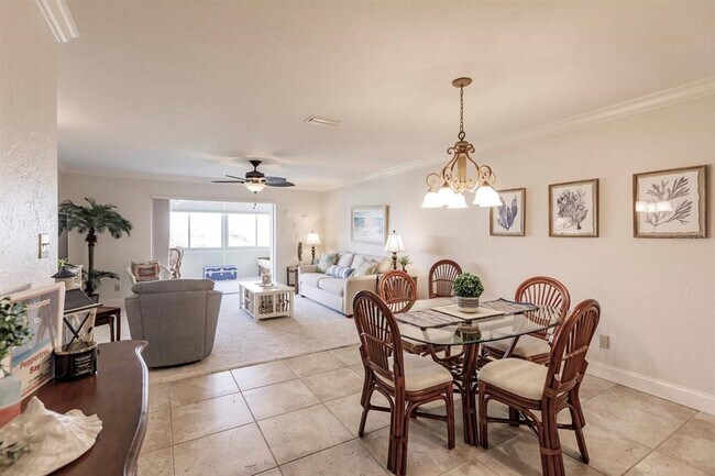 1125 W Peppertree Dr Unit 605