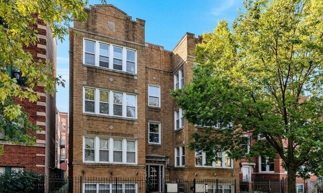Building Photo - 3011 W Gunnison St