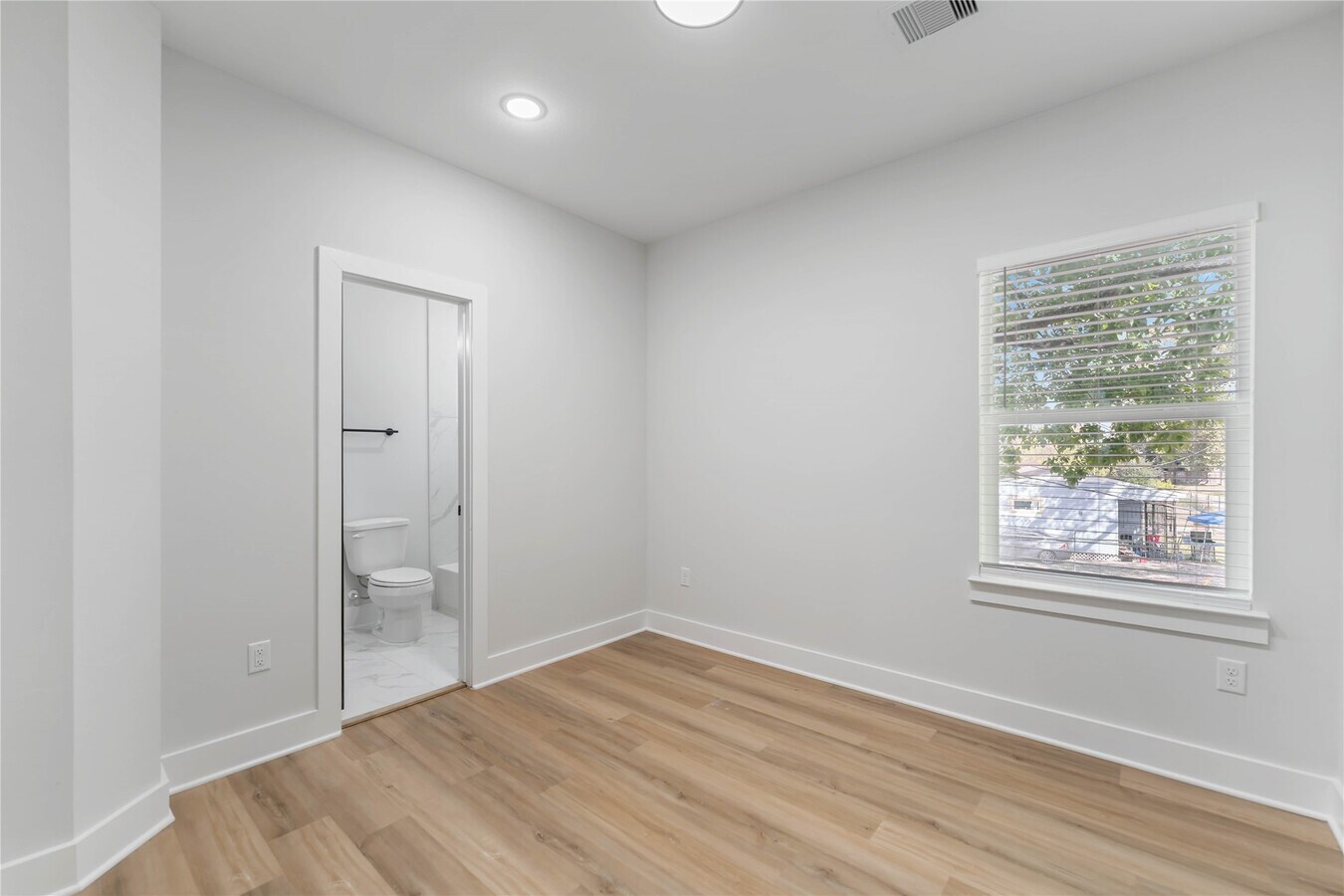 Photo - 6909 S Hall St