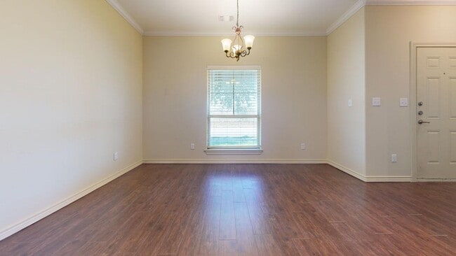 Photo - 709 Luther W St