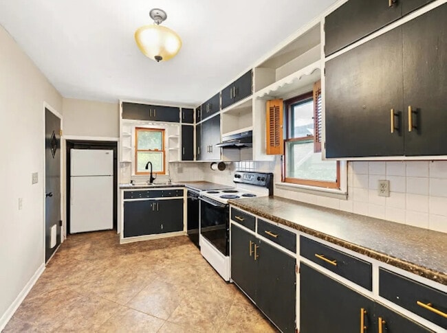 Photo - 423 Putnam Ave