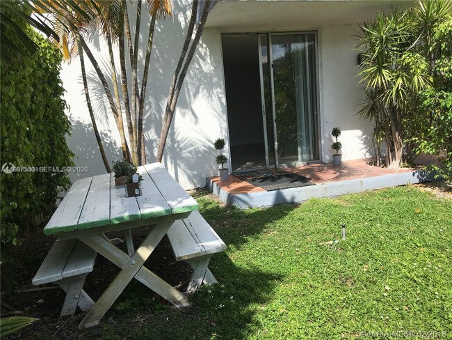 Building Photo - 1801 S Treasure Dr Unit 124