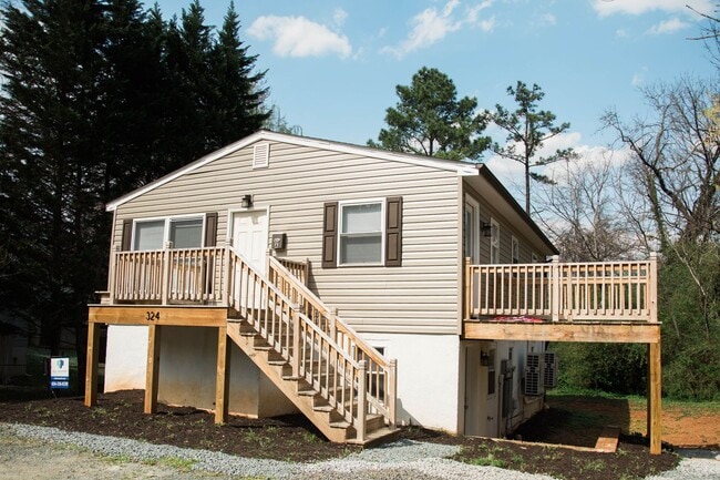 Photo - 324 Caroline Ave Unidad Apt #B