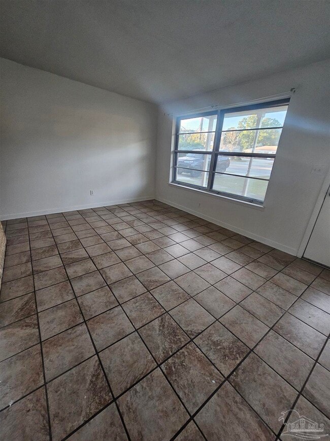 2221 Creighton Rd