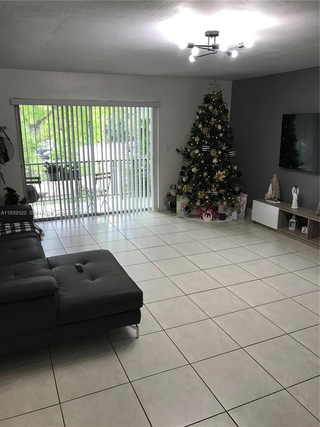 Photo - 10353 N Kendall Dr Unit BB8