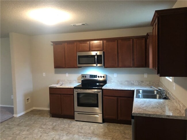 Photo - 1906 E Center St