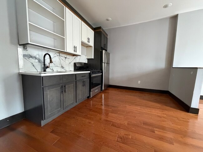 Building Photo - 45 Saint Pauls Ave Unit 2F