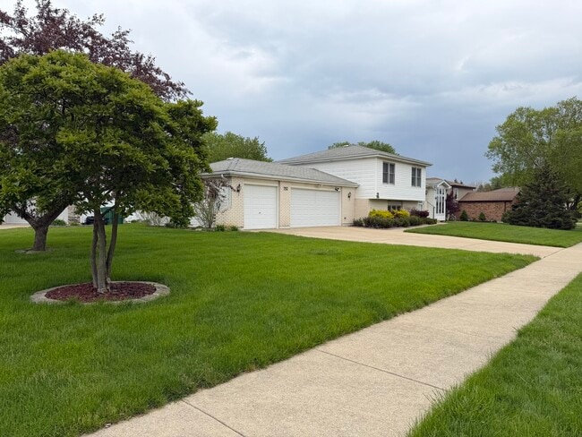 Photo - 752 Rosanne St