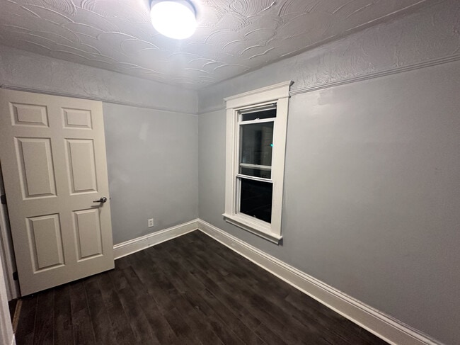 Photo - 422 St. George St