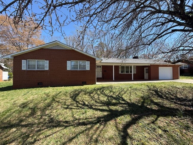 Building Photo - 831 Delmonte Dr NW