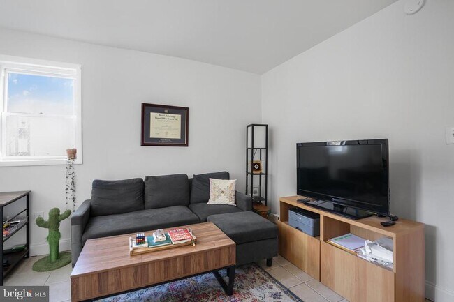 Photo - 2010 E York St Unit 2F