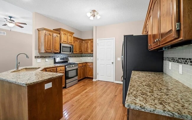 Photo - 624 NE 99th St