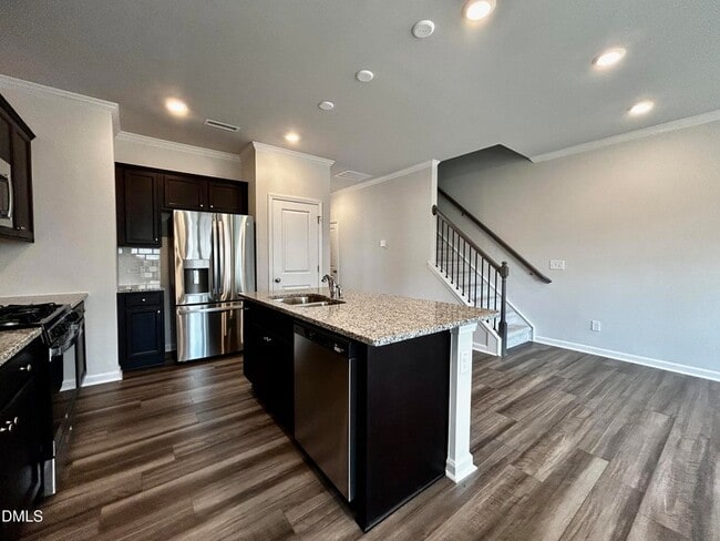 Photo - 154 Paramount Dr