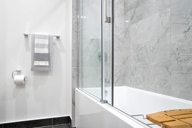 Photo - Le James Laval Apartments