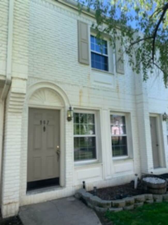 Photo - 967 Stratford Ct