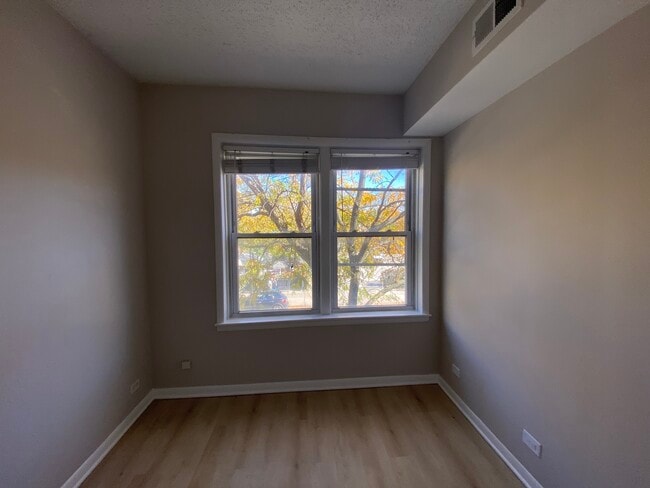 Photo - 4530 N Lincoln Ave Unit 2