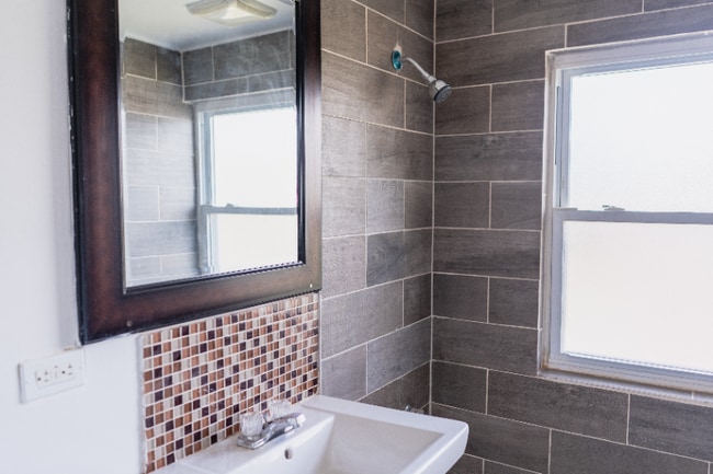 Photo - 3707 S Michigan Ave Unit 2