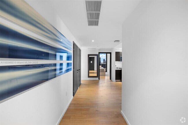 Building Photo - 398 NE 5th St Unit 4418 Rental