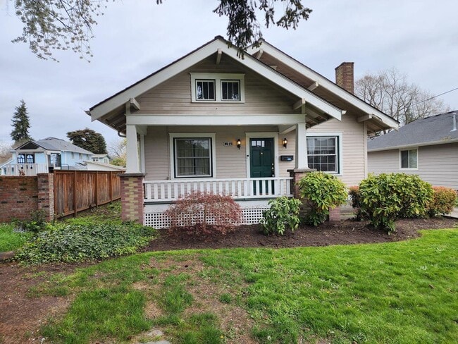 Building Photo - Beautiful 3 Bed 1 Bath Home in Downtown Puyallup