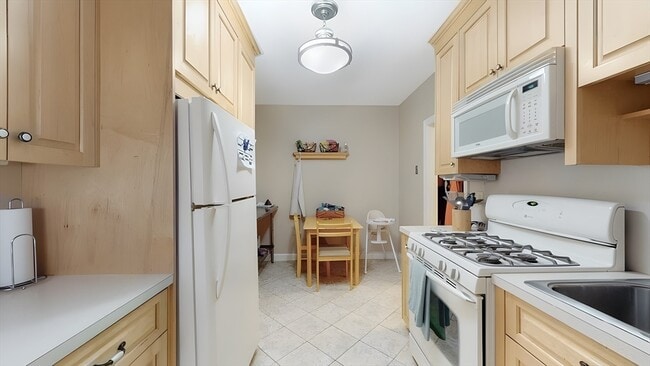 Photo - 12 Sewall Ave Unit 2