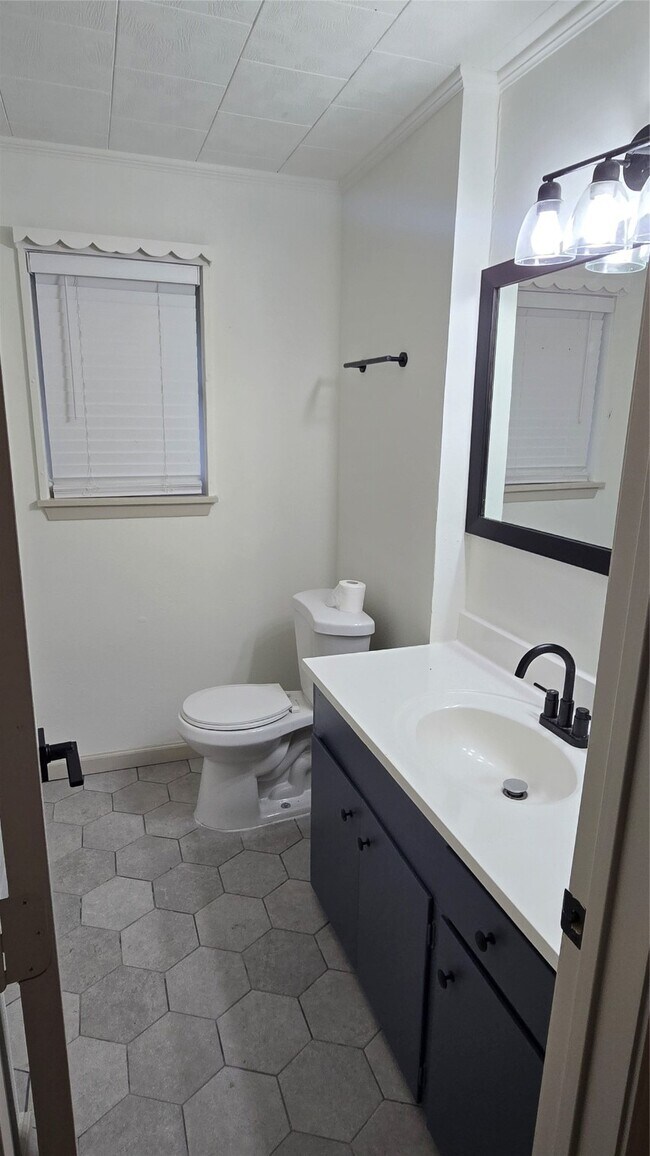 Photo - 8235 Thompson Rd