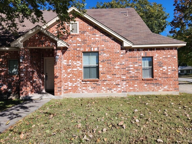 Photo - Roomy 3 Bedroom Duplex in Benbrook Unit 130 Del Rio A