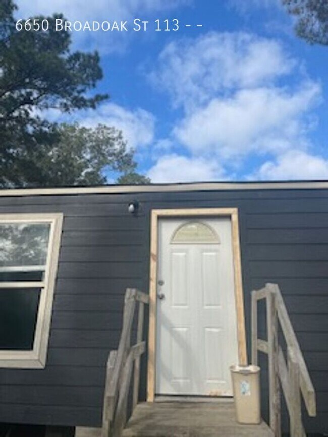 Photo - 6650 Broadoak St