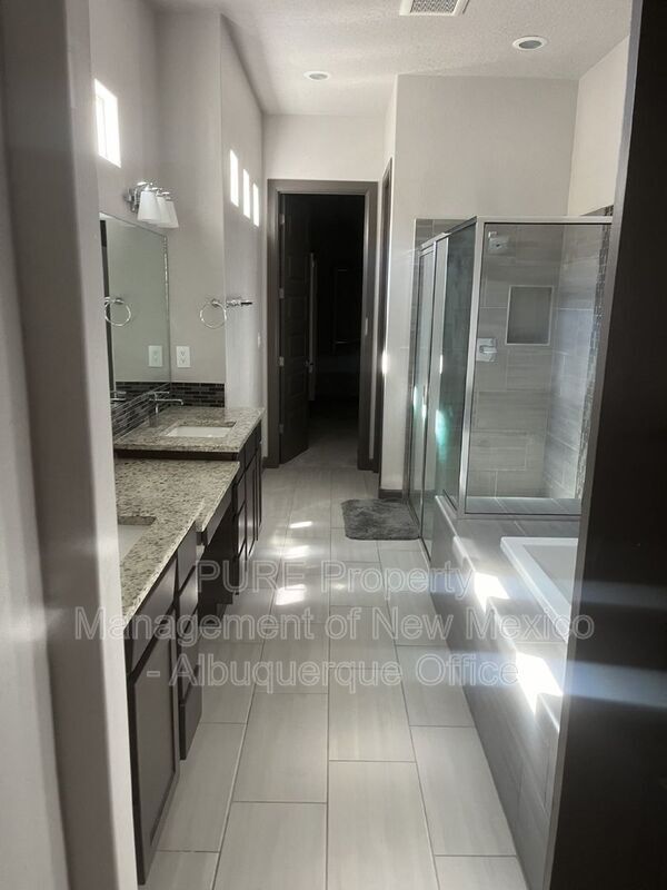 Photo - 5913 Witkin St SE