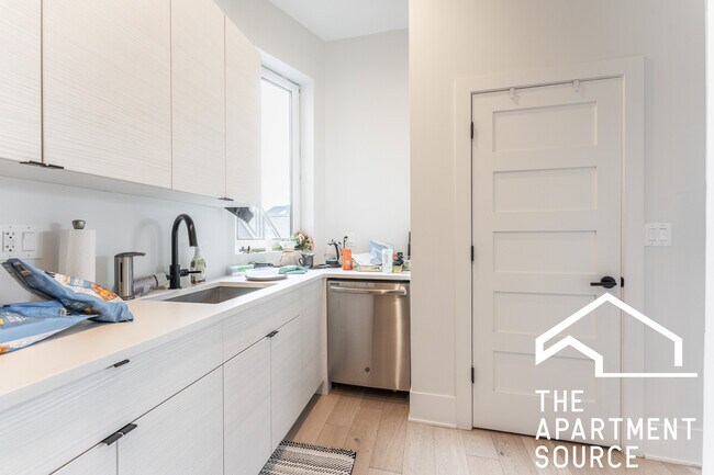 Photo - 3059 W Diversey Ave Unit 2R