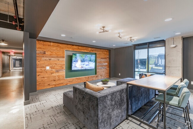 TV Lounge - Junction 49