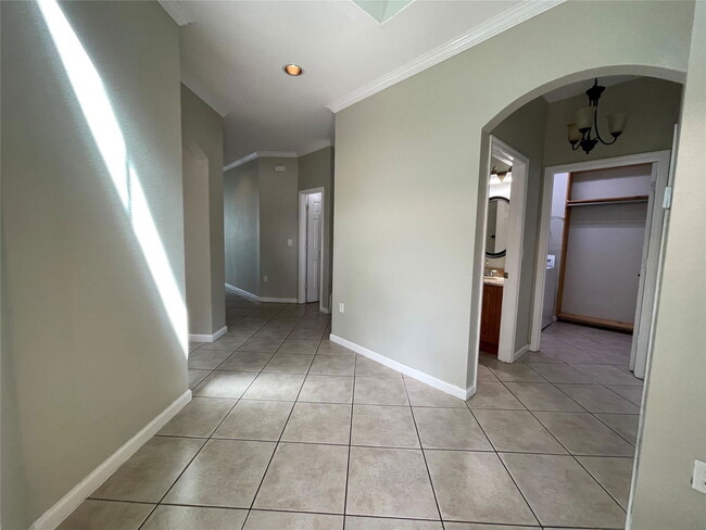 Photo - 5031 Madison Lakes Cir W