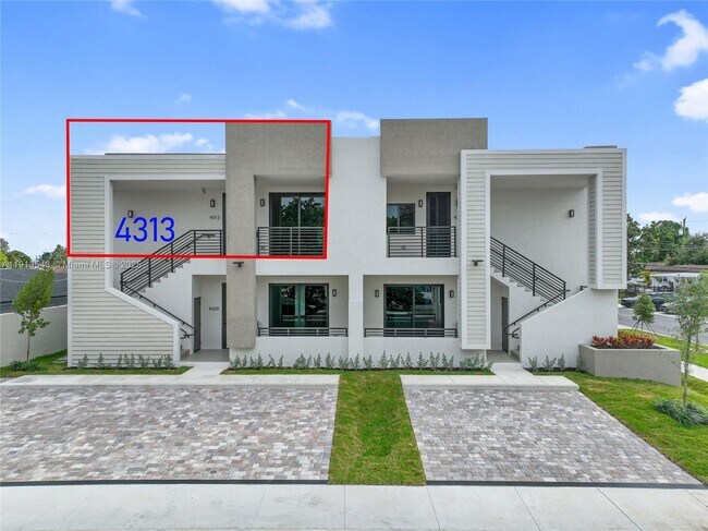 Photo - 4313 E 8th Ct Unit B