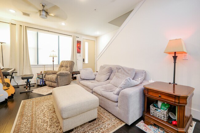 Photo - 2401 Crawford St Unit A212