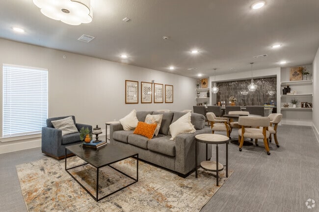 Suite de entretenimiento - Tomball Senior Village