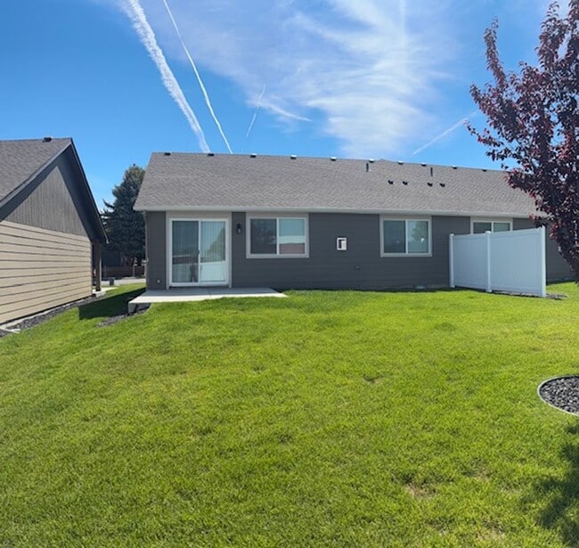 Moen Fields 3 Bed 3 Bath Garden Townhome a... - Moen Fields 3 Bed 3 Bath Garden Townhome a... Unit 414