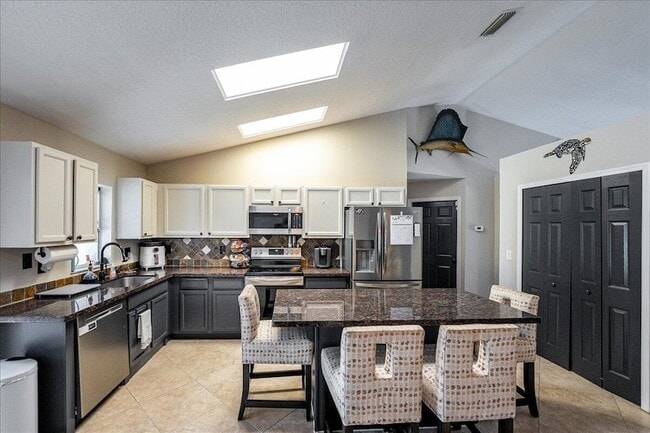 Photo - 279 SW Glenwood Dr