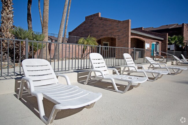 Poolside Lounge