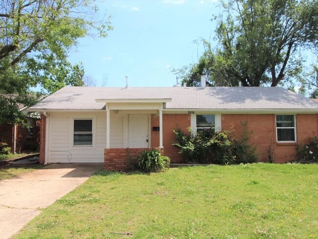 Building Photo - 1010 Bell Dr