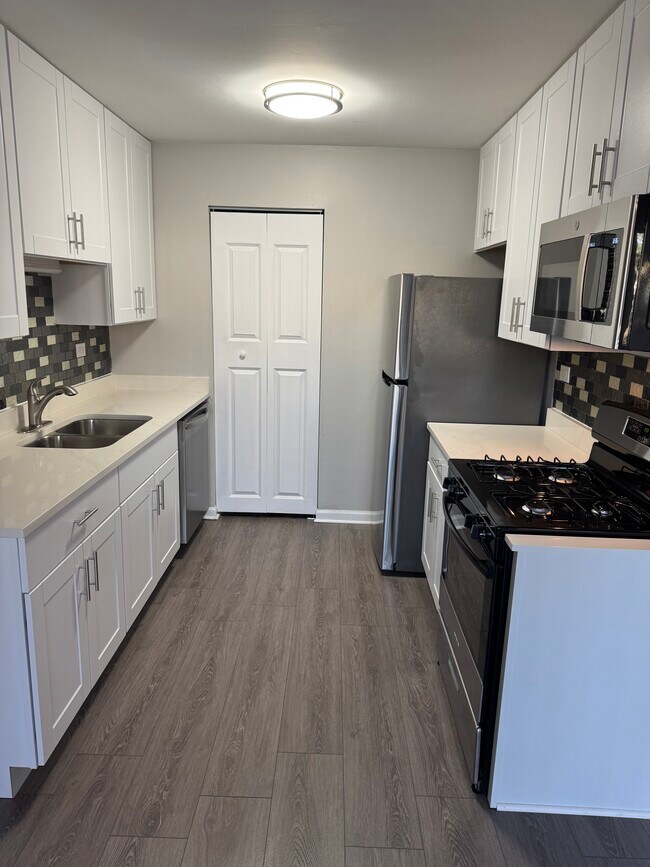 Photo - 746 Candleridge Ct Unit B1