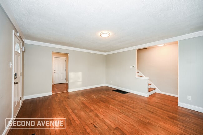 Photo - 5589 Raceview Ave