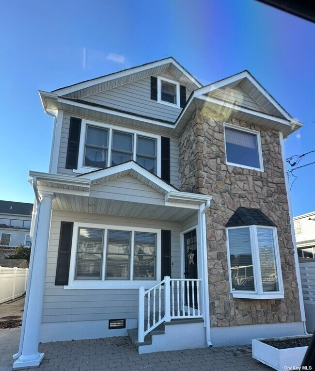 Photo - 55 Cedarhurst Ave House