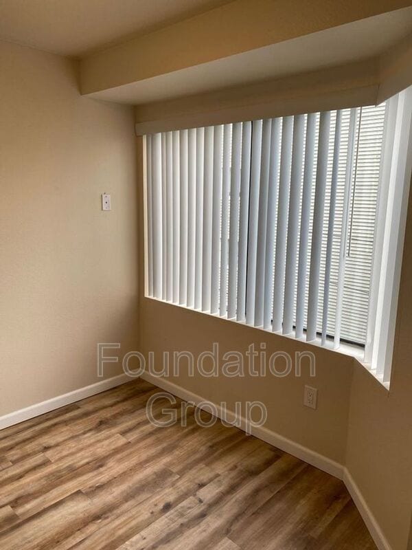 Photo - 400 10th Ave