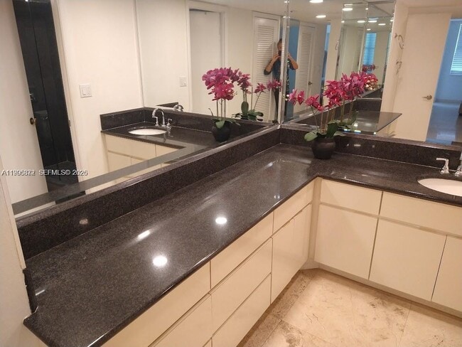 Photo - 6039 Collins Ave Unidad 407