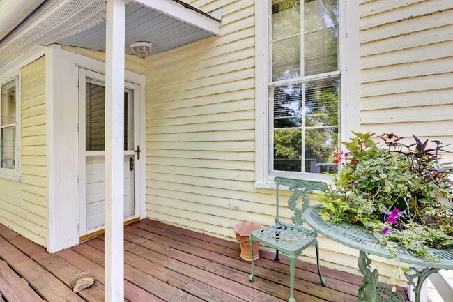 Photo - Beautiful Furnished 3 Bedroom Home in Historic District