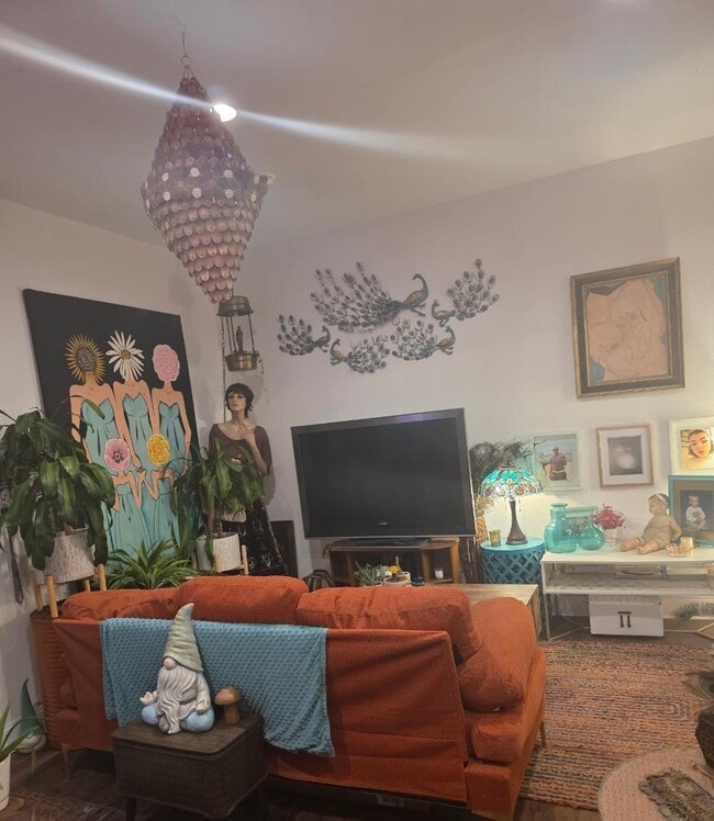 Photo - 337 E Main St