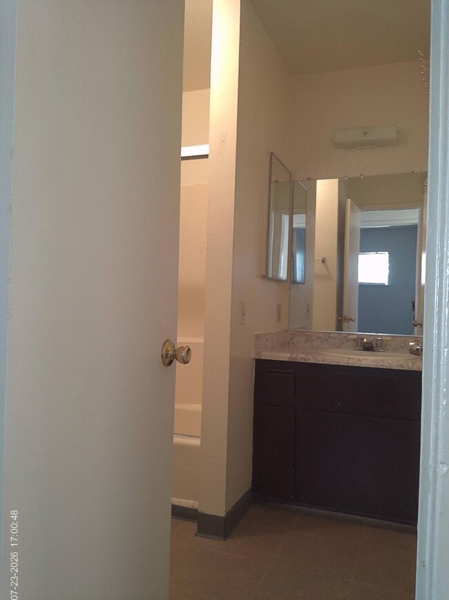 Photo - 655 W Ashlan Ave