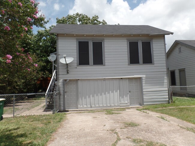 Garage Apartment! - Garage Apartment!